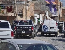 Asistieron peritos del Instituto Jalisciense de Ciencias Forenses quienes recabaron indicios y posteriormente levantaron el cuerpo para llevarlo a sus instalaciones y realizarle la autopsia de ley correspondiente. ESPECIAL