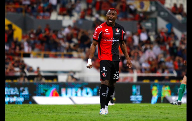 ENOJADO. Julián Quiñones se vio molesto con sus compañeros tras no cederle el balón en varias oportunidades. IMAGO7