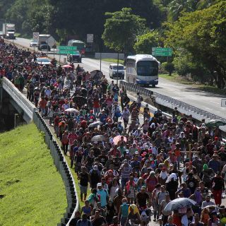 El INM evalúa regularizar la caravana de migrantes en México