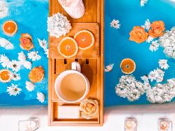 Busca el lugar ideal para disfrutar de un relajante baño de burbujas. ESPECIAL/Photo by Heidi Kaden on Unsplash.