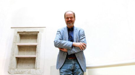 El escritor y periodista mexicano, Juan Villoro, entrevistado en el Museo de Filatelia en Oaxaca. NOTIMEX / ARCHIVO