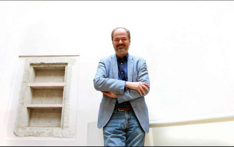 El escritor y periodista mexicano, Juan Villoro, entrevistado en el Museo de Filatelia en Oaxaca. NOTIMEX / ARCHIVO