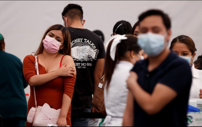 El Gobierno de México anunció que se cumplió la meta de vacunar con al menos una dosis anticovid a toda la población adulta que lo permitió. EFE/J. Méndez