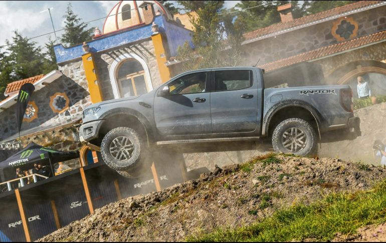 Ranger Raptor. Una imagen lo dice todo: la pasamos increíble con estas “bestias”. enorme. El espacio interior de la Lobo Raptor es muy amplio y lo mejor viene de la integración de más tecnología, principalmente enfocada en la conectividad. ESPECIAL/Ford