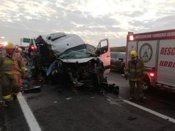 En la carretera a Zapotlanejo se registró un accidente que, de manera preliminar, dejó 10 lesionados y un fallecido. ESPECIAL / PC Jalisco