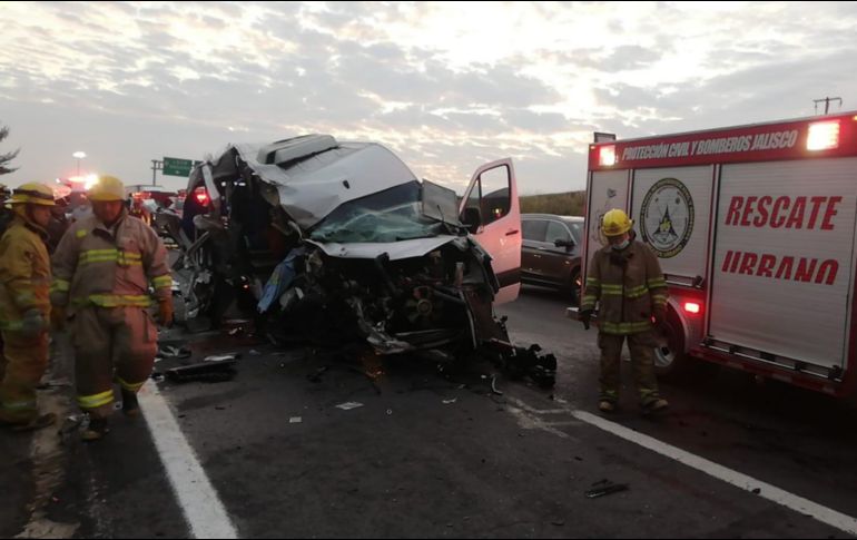 En la carretera a Zapotlanejo se registró un accidente que, de manera preliminar, dejó 10 lesionados y un fallecido. ESPECIAL / PC Jalisco