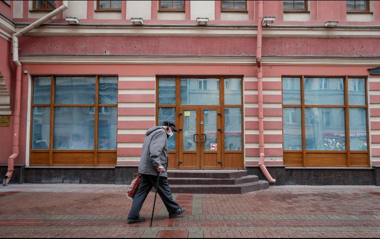 A pesar de que varios fármacos están disponibles de manera gratuita desde hace meses, solo el 32.5% de la población de Rusia ha sido vacunada. AFP / K. Kudryavtsev