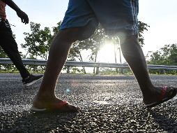 Los migrantes viajaban amontonados y algunos presentaban crisis de nervios y problemas para respirar. AFP / ARCHIVO