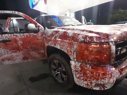 Un conductor fue detenido por llevar rastros de pintura roja en el vehículo, simulando rastros de sangre. TWITTER@sspsinaloa1