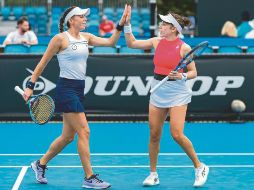 Dentro. Giuliana Olmos (izq.) y Sharon Fichman estarán en el AKRON WTA Finals. @guguolmos
