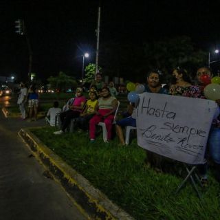 Cuerpo de Octavio Ocaña es recibido en Tabasco con demandas de justicia