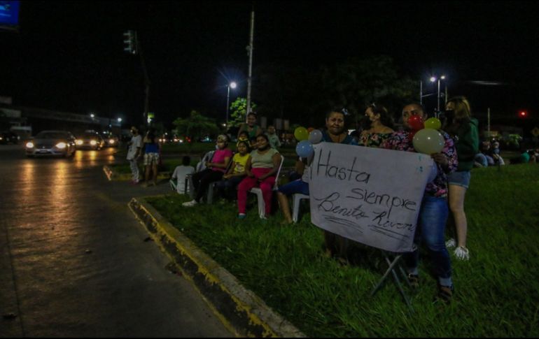 Muchos admiradores portaban pancartas en las que exigían justicia para Octavio Ocaña, de 22 años de edad, quien murió durante una persecución policial en el Estado de México. SUN / RDB