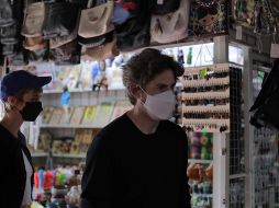 El director canadiense Jason Reitman durante un recorrido en el mercado tradicional de Morelia. EFE / I. VILLANUEVA