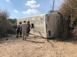 Elementos de Protección Civil y Bomberos, así como paramédicos municipales, atendieron a los afectados. ESPECIAL/UEPCBJ