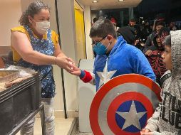 Otros reaccionaron señalando que se pondrían un disfraz para acudir al reparto. La peculiar acción despertó la curiosidad en la red social. TWITTER / @DivaorciadaL