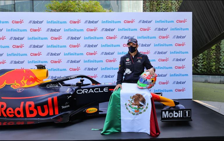 Ni el ensordecedor sonido de los fanáticos en el Foro Sol a favor del piloto mexicano puede eliminar los retos que presenta la pista del Autódromo Hermanos Rodríguez. EL INFORMADOR / P. Gallardo