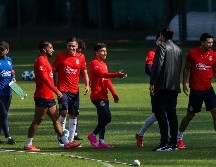 Poco antes de que platicaran con los jugadores, Amaury y Ricardo Peláez se reunieron en solitario con Marcelo Michel Leaño, entrenador interino que solo ha conseguido un triunfo en siete partidos. IMAGO7