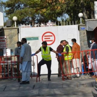 Atentado del EI contra un hospital de Kabul deja 19 muertos y 50 heridos