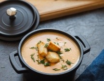 Hoy prepara crema de frijol. ESPECIAL/Photo by Olga Kudriavtseva on Unsplash.