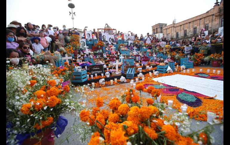 En la Plaza Guadalajara se colocó un altar de muertos. ESPECIAL/Gobierno de Guadalajara