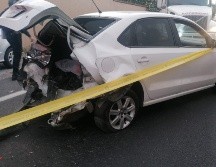 Testigos en el sitio mencionaron que los ahora occisos se encontraban en la parte trasera del Volkswagen Vento con la cajuela abierta, cuando fueron impactados y arrollados por el Ford Figo que viajaba a exceso de velocidad. ESPECIAL