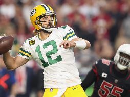 Aaron Rodgers, uno de los jugadores más valiosos de la NFL, es el más reciente jugador de los Packers que arroja positivo a COVID-19. AFP / ARCHIVO