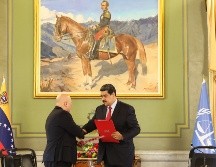 El presidente venezolano, Nicolás Maduro con el jefe de la fiscalía de la CPI, Karim Khan. EFE/ Prensa Miraflores