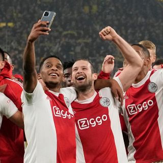 Ajax se clasifica y pone en problemas al Dortmund