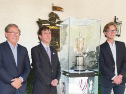 Comprometido. Fernando Rodríguez Pría (centro) funge como Gerente Corporativo de Mercadotecnia de AKRON. @akroncom