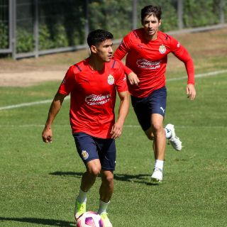 Chivas enfrenta ante Mazatlán un duelo de vida o muerte