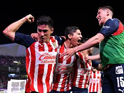 ROZANDO EL FRACASO. Chivas logró la victoria en los últimos minutos y aseguró su participación en el Repechaje. IMAGO7