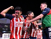 ROZANDO EL FRACASO. Chivas logró la victoria en los últimos minutos y aseguró su participación en el Repechaje. IMAGO7