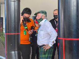 Finalmente, el guardia logró conseguir la autorización y le permitió la entrada a Sir. Jackie Stewart al Paddock del GP de México. EL INFORMADOR / P. Gallardo