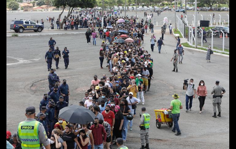 Los fanáticos comenzaron a hacer fila al amanecer afuera del estadio, con capacidad para 15 mil personas. EFE/W. Carvalho