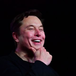 Elon Musk vende más de 900 mil acciones de Tesla