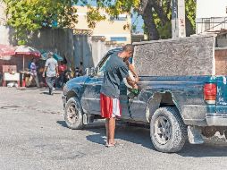 Escasea la gasolina debido al alto índice de inseguridad en Puerto Príncipe. EFE/J. Sabin