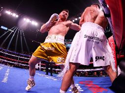 ”Canelo” Álvarez es el campeón indiscutible de peso súper mediano del mundo con cuatro títulos importantes en su poder. AFP / A. Bello