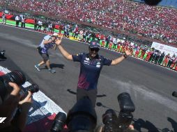 Sergio Pérez pasó por esa zona del autódromo el estadio explotó en un sonoro aplauso. ESPECIAL / F1
