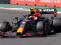La estrategia de Pérez y Red Bull ha ido cambiando en el desarrollo de la carrera en el GP de México. EFE / C. Ramírez