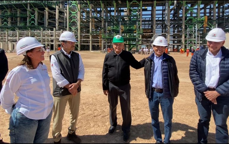 En visita en la refinería de Tula, López Obrador dijo que en la planta se invertirán 60 mil millones de pesos. TWITTER@lopezobrador_