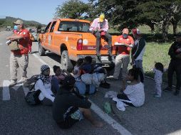 Los migrantes padecían de deshidratación, detallan autoridades. EFE/J. Blanco