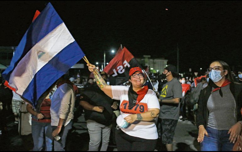 Simpatizantes de Daniel Ortega celebraron la presunta victoria electoral. XINHUA/S. Rivas
