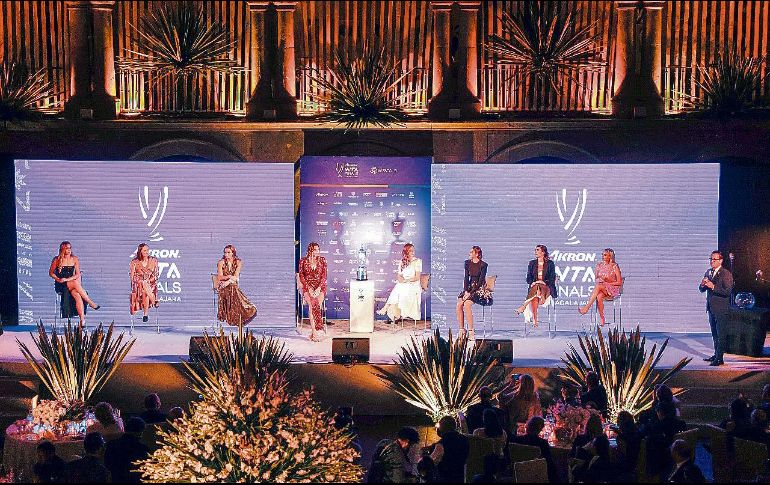 De lujo. Las ocho mejores de la temporada se dieron cita en el Palacio Municipal de Zapopan, donde con el Trofeo Billie Jean King como testigo conocieron sus cruces. Cortesía: Akron WTA Finals