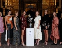 POSTAL. Las 8 jugadoras posaron con el trofeo a las afueras de la Basílica de Zapopan. AFP/M. STOCKMAN