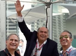 Antonio Perez (c), papá de 