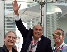 Antonio Perez (c), papá de 