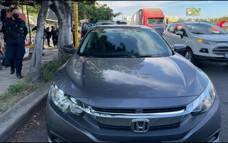 Los oficiales comenzaron la búsqueda en avenida Lázaro Cárdenas, a la altura del parque del Dean le marcaron el alto, el conductor apagó el motor y cuando los uniformados se acercaron arrancó, ahí comenzó la persecución. CORTESÍA/POLICÍA GDL