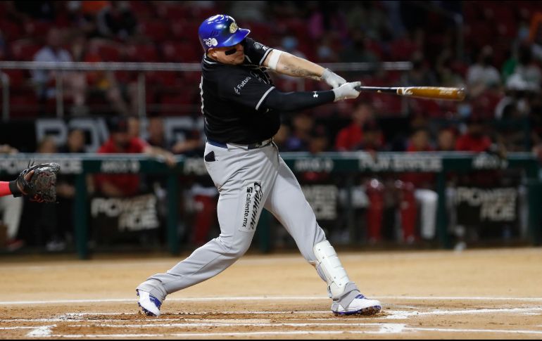 Un jonrón de Japhet Amador en la novena selló el triunfo de Jalisco. ESPECIAL/Charros de Jalisco