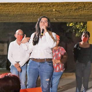 Amaya y Maldonado oyen las inquietudes de vecinos