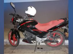De acuerdo con el reporte, oficiales del operativo patrullaban en las inmediaciones de avenida Inglaterra y avenida López Mateos, cuando vieron a dos hombres que circulaban en sentido contrario a bordo de una motocicleta. ESPECIAL